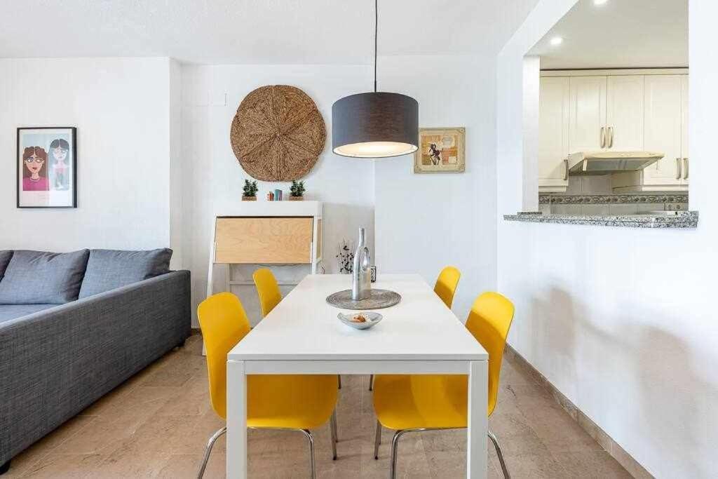797 Holiday Rentals- Hermoso Apartamento Para 4 En ベナルマデナ エクステリア 写真