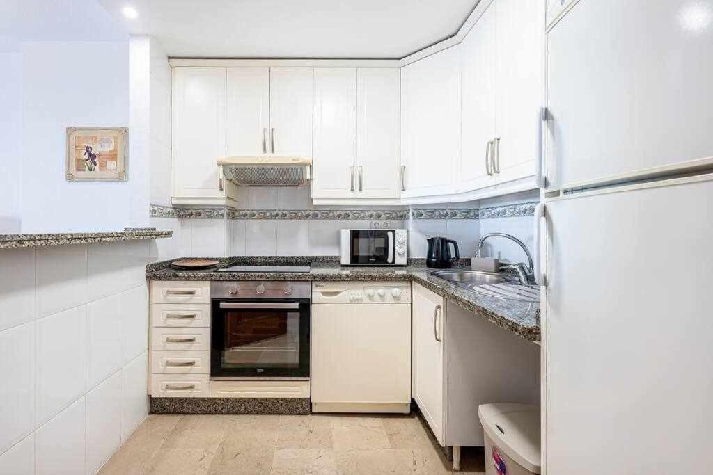797 Holiday Rentals- Hermoso Apartamento Para 4 En ベナルマデナ エクステリア 写真