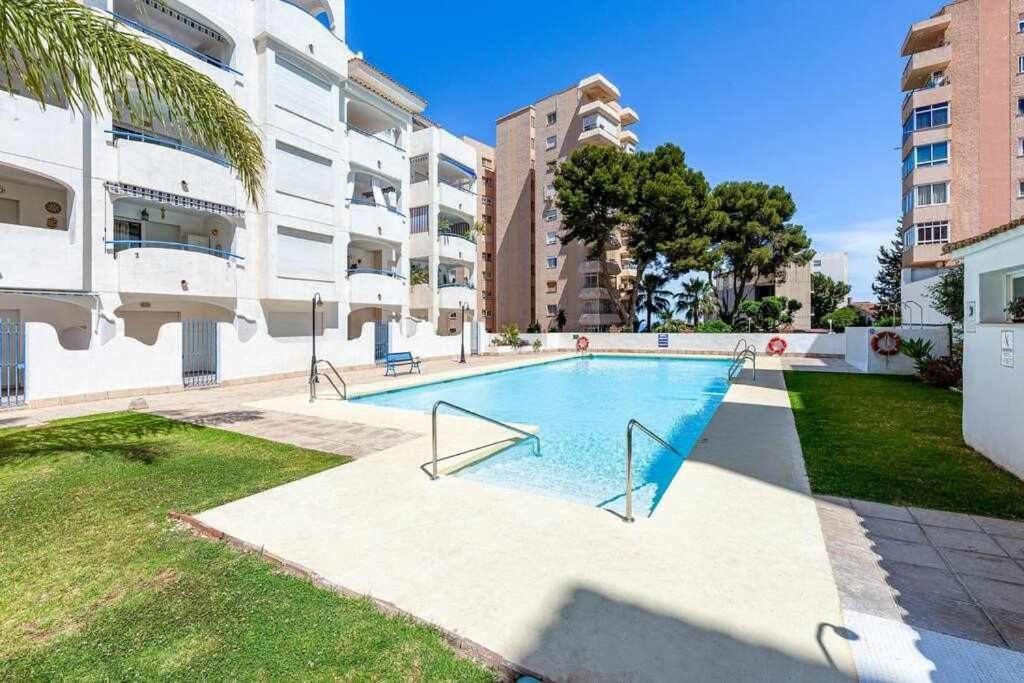 797 Holiday Rentals- Hermoso Apartamento Para 4 En ベナルマデナ エクステリア 写真